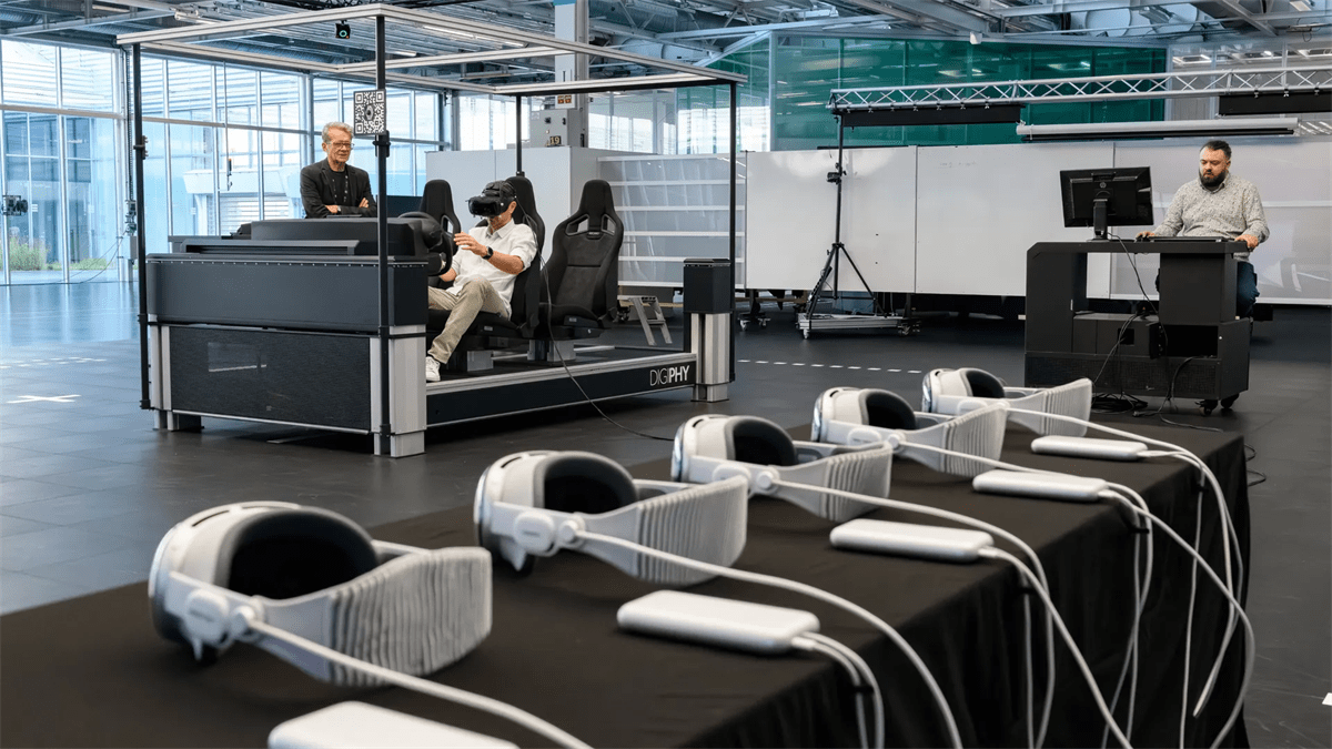 雷诺-XR-汽车-<a class='light-link' href='https://varjo.com/' target='_blank'>Varjo</a>-台架-vison pro-虚拟评审设计-4.png 雷诺-XR-汽车-<a class='light-link' href='https://varjo.com/' target='_blank'>Varjo</a>-台架-vison pro-虚拟评审设计-4.png